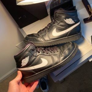 Jordan 1 Mid Black/White size 10